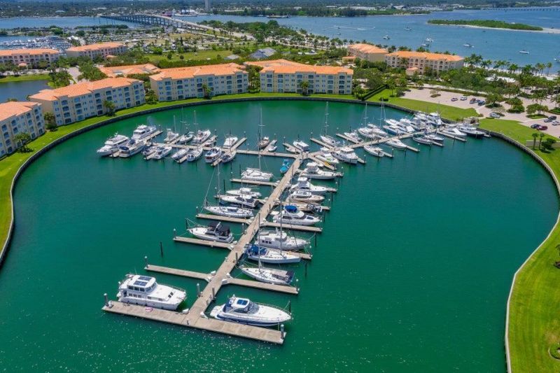 27 Harbour Isle Drive W, Unit 305, Fort Pierce, FL 34949 Photo