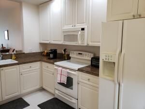 27 Harbour Isle Drive W, Unit 305, Fort Pierce, FL 34949 Photo