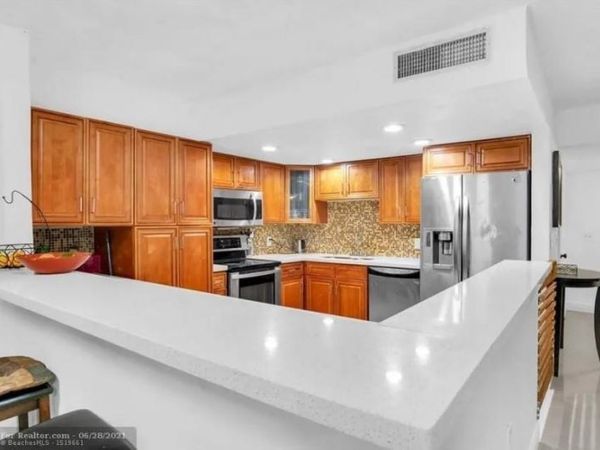 2760 NW 47TH Lane, Unit 2805, Lauderdale Lakes, FL 33313