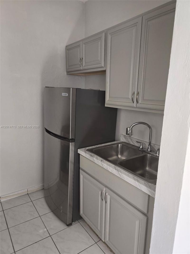 215 30th St, Unit 2, Miami Beach, FL 33140 Photo