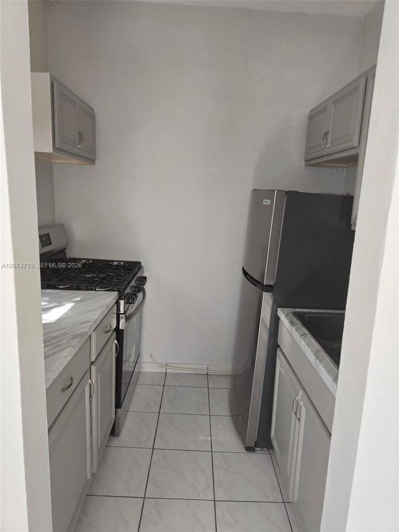 215 30th St, Unit 2, Miami Beach, FL 33140 Photo