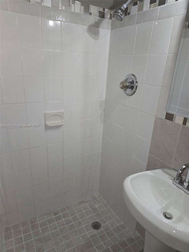 215 30th St, Unit 2, Miami Beach, FL 33140 Photo