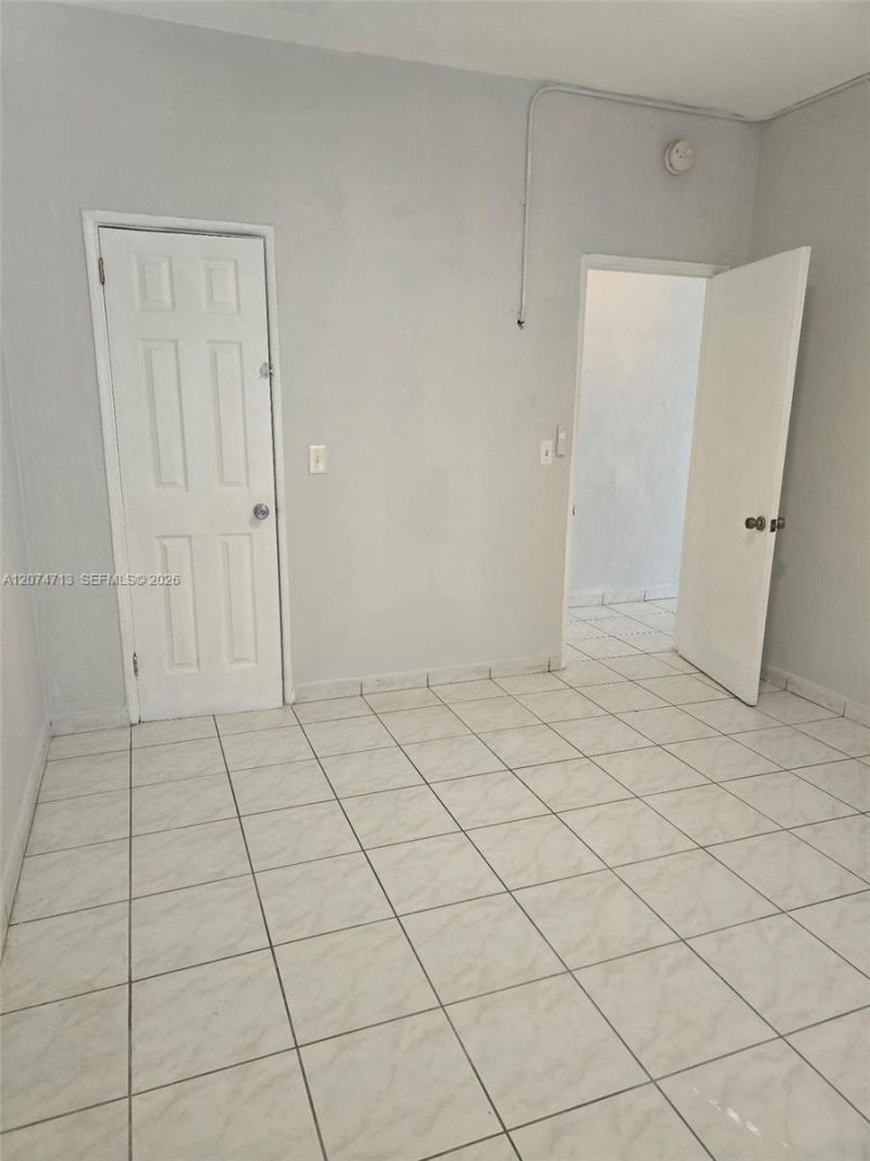215 30th St, Unit 2, Miami Beach, FL 33140 Photo