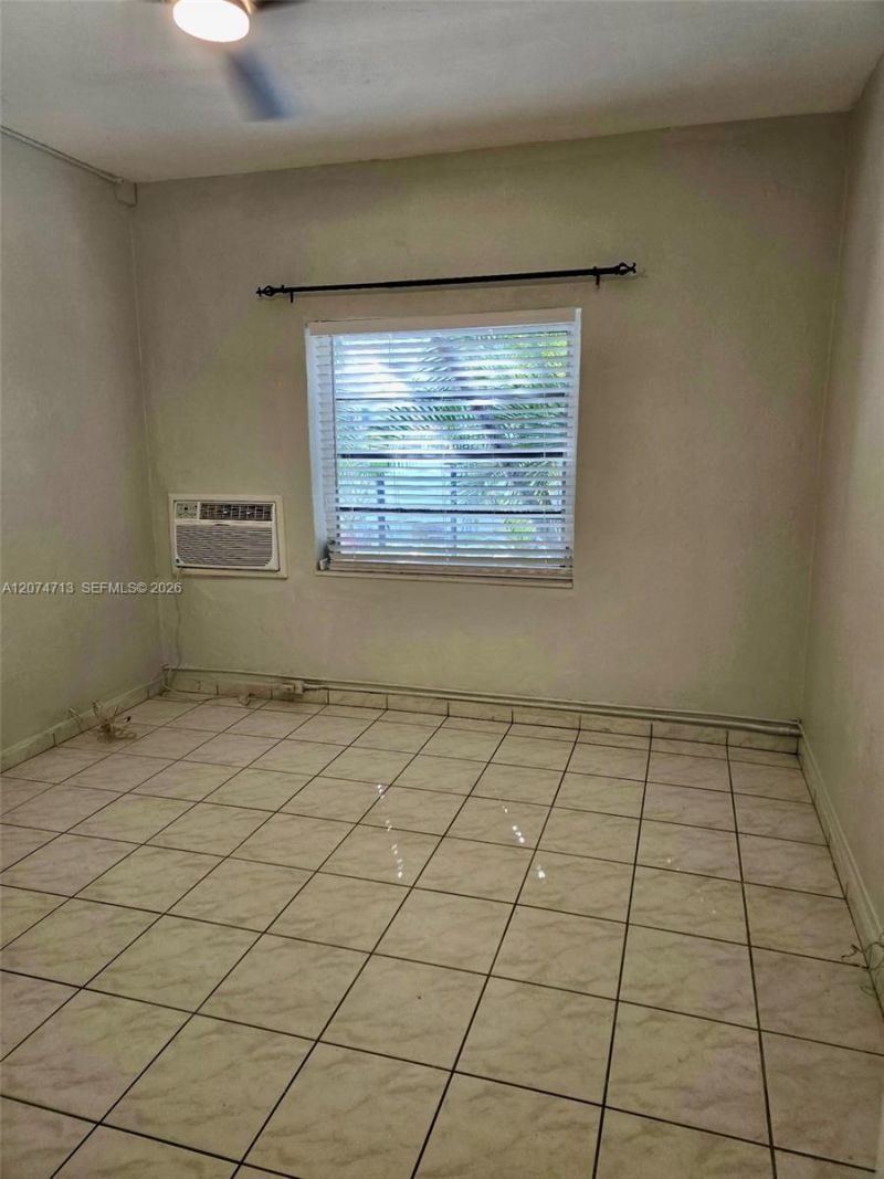 215 30th St, Unit 2, Miami Beach, FL 33140 Photo