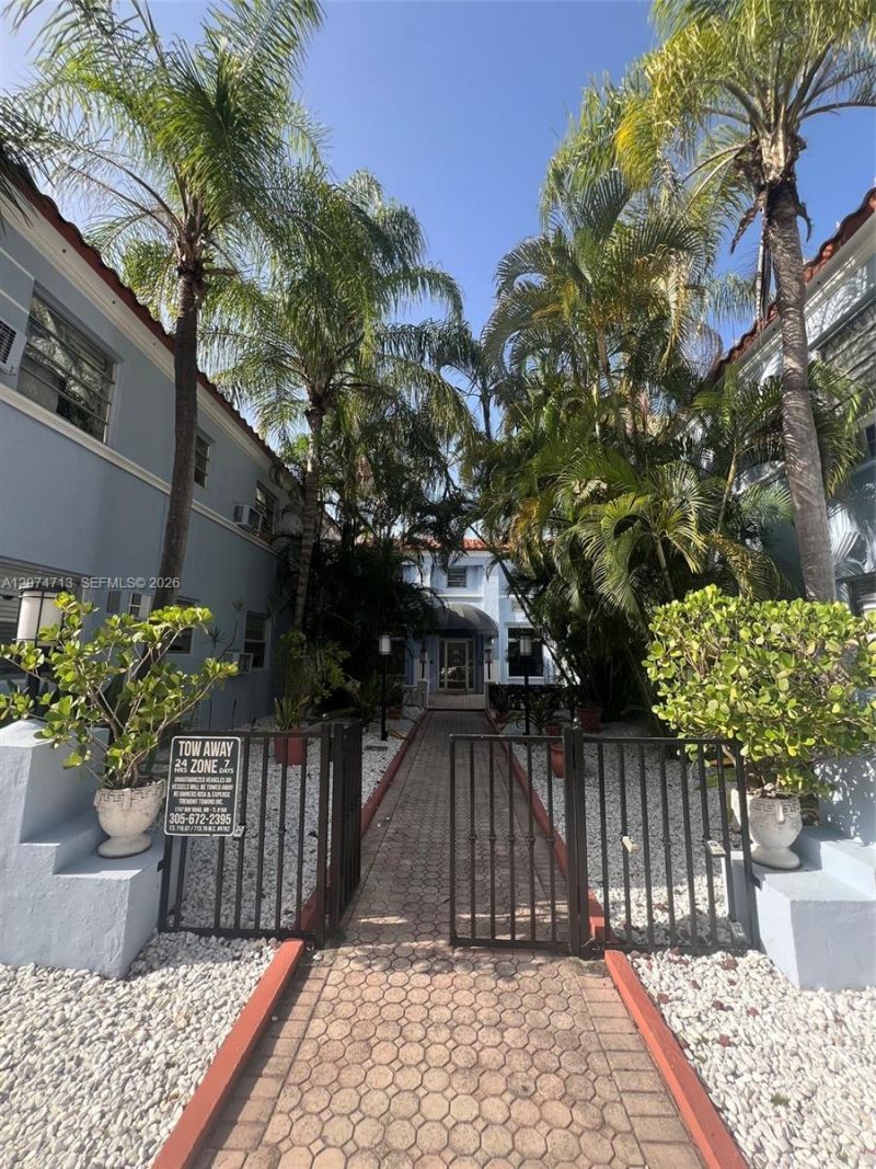 215 30th St, Unit 2, Miami Beach, FL 33140 Photo
