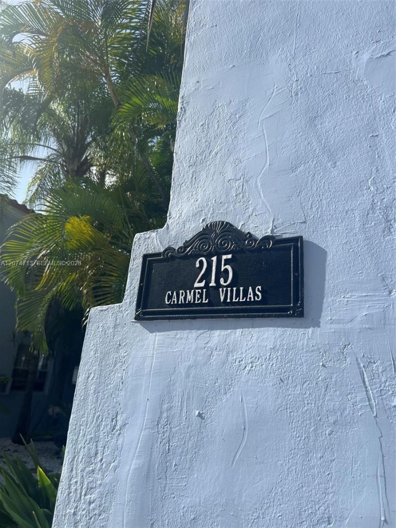 215 30th St, Unit 2, Miami Beach, FL 33140 Photo