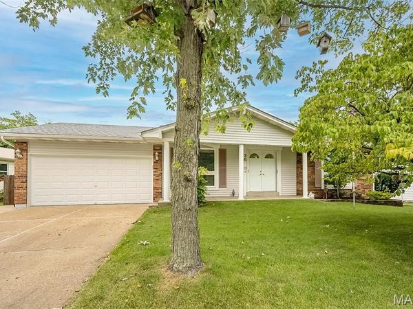 36 Park Charles Boulevard, St Peters, MO 63376