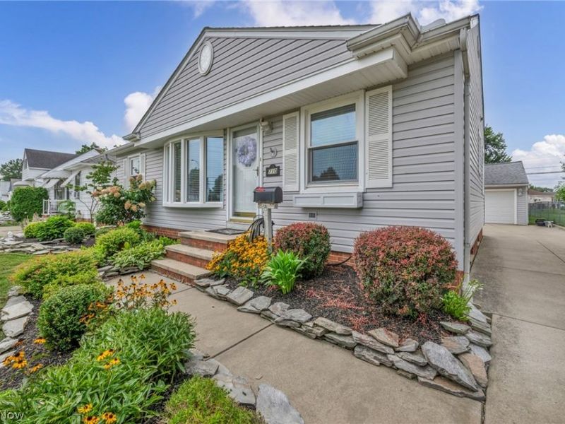 710 Bayridge Boulevard, Willowick, OH 44095 Photo 2