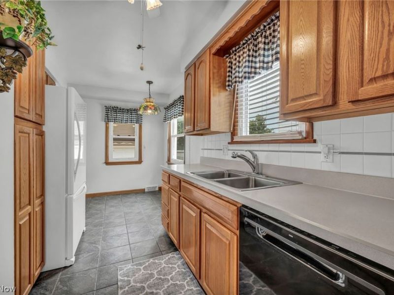 710 Bayridge Boulevard, Willowick, OH 44095 Photo 9