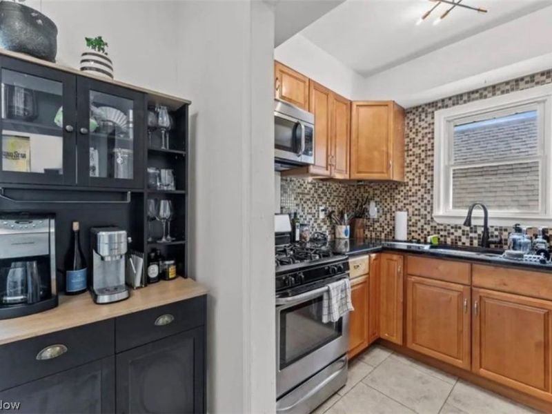 3915 John Avenue, Cleveland, OH 44113 Photo 9