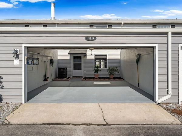 11917 CONGRESSIONAL DRIVE , TAMPA, FL 33626