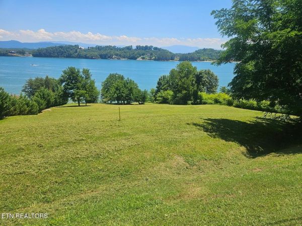 Trotline Rd, Dandridge, TN 37725