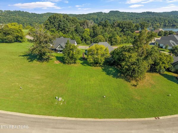 1520 Eagle Pt Drive, Loudon, TN 37774
