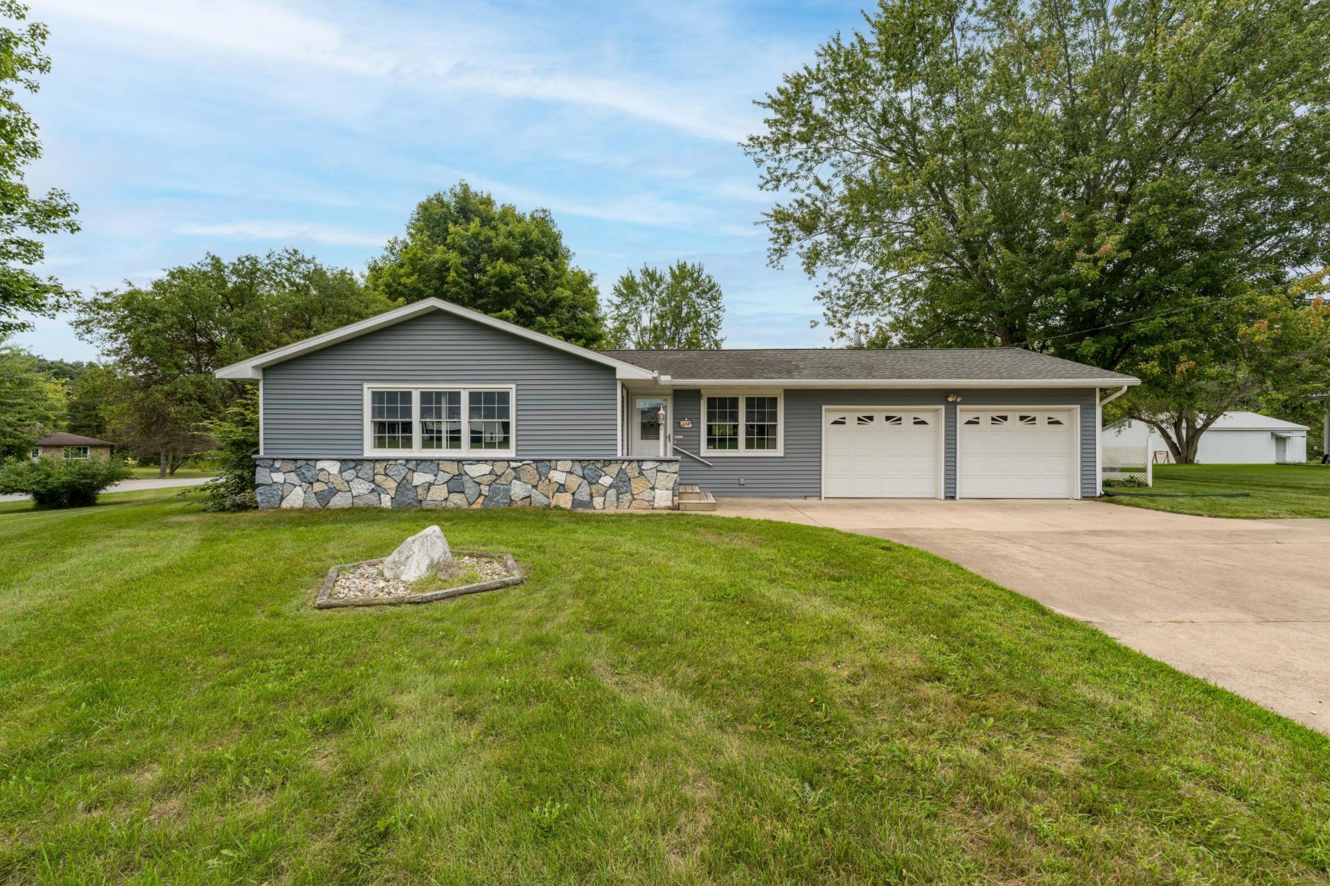 102 Sherwood Drive, Hastings, MI 49058 Main Photo