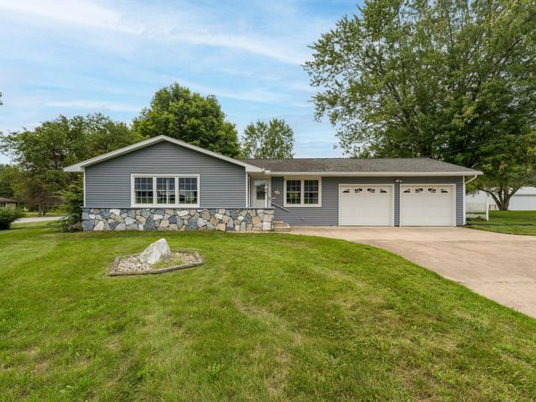 102 Sherwood Drive, Hastings, MI 49058