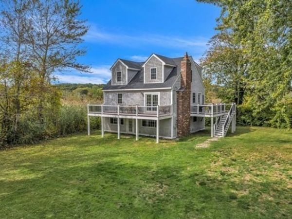35 Holbrook Ave, Wellfleet, MA 02667