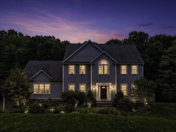 161 South St, Upton, MA 01568