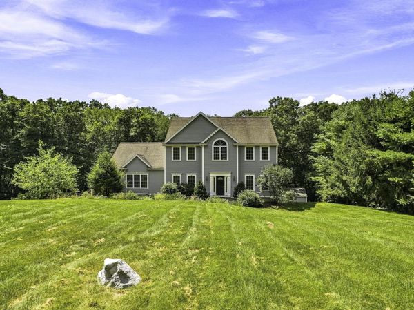161 South St, Upton, MA 01568