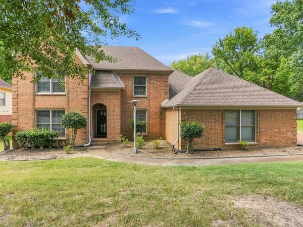 8784 RIVERWOOD FARMS PKY, Memphis, TN 38016