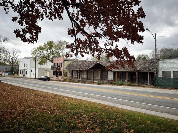 135 S Main Street , Cave Springs, AR 72718
