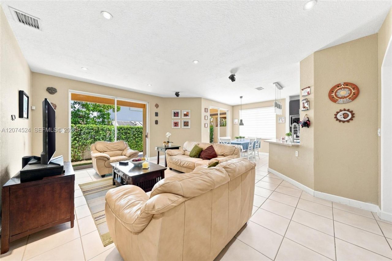 15429 SW 36th Ter , Miami, FL 33185 Photo