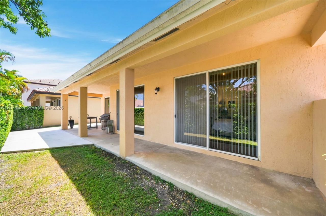 15429 SW 36th Ter , Miami, FL 33185 Photo