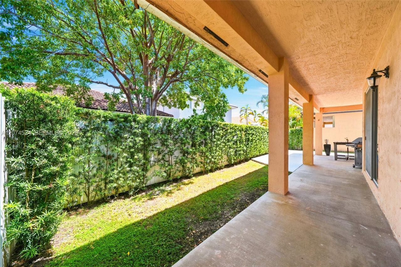15429 SW 36th Ter , Miami, FL 33185 Photo