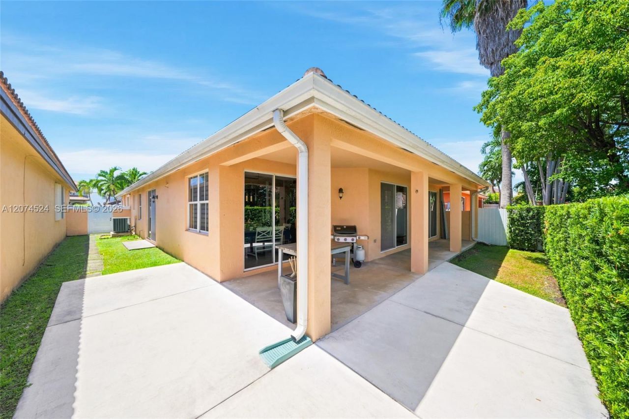 15429 SW 36th Ter , Miami, FL 33185 Photo