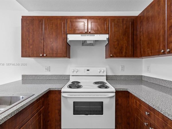 2429 W 78th St , Unit 102, Hialeah, FL 33016