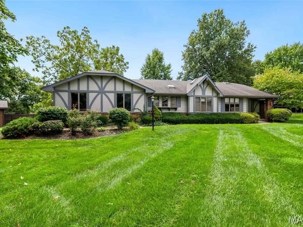 13 Village Drive W, St Charles, MO 63303
