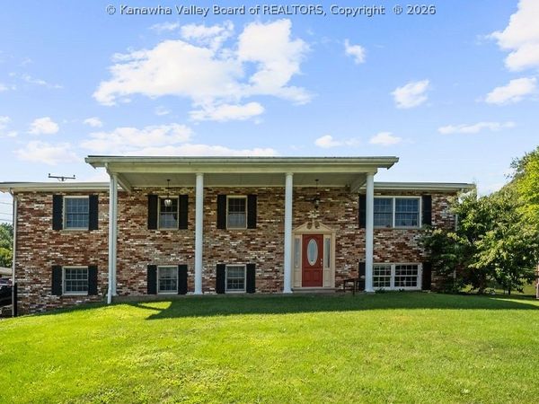 1815 Pinewood Drive, Sissonville, WV 25320