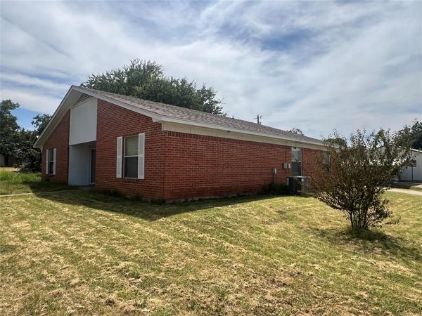 1323-1325 N Mary Street, Comanche, TX 76442