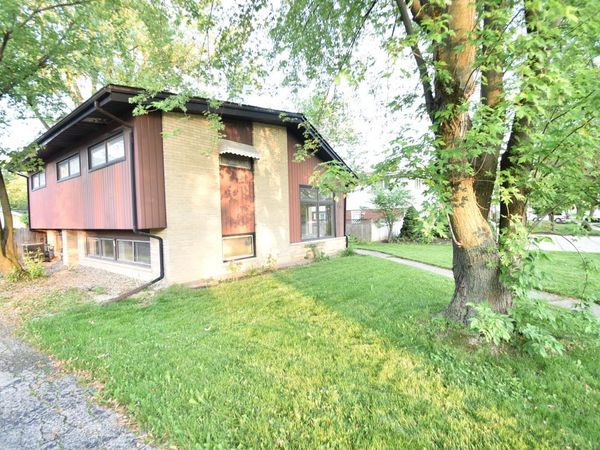 907 S Elmhurst Road , Mount Prospect, IL 60056
