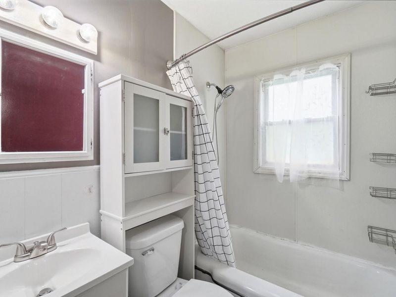 1027 N Burnett Road, Springfield, OH 45503 Photo 11