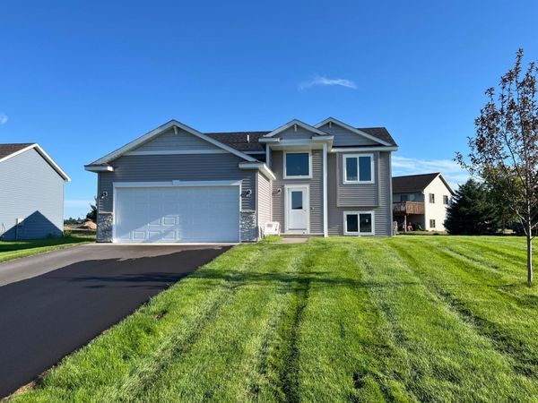 1802 Oak Pond Drive NW, Sauk Rapids, MN 56379