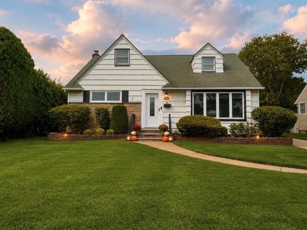 860 Helene Street , Wantagh, NY 11793