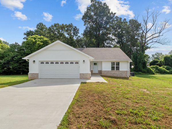 55 Hillcrest Dr , Bruceton, TN 38317