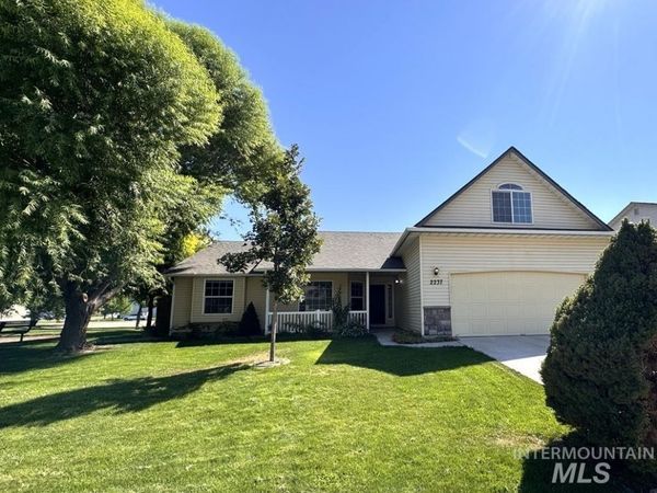 2237 W Lake Pointe Ct, Nampa, ID 83651