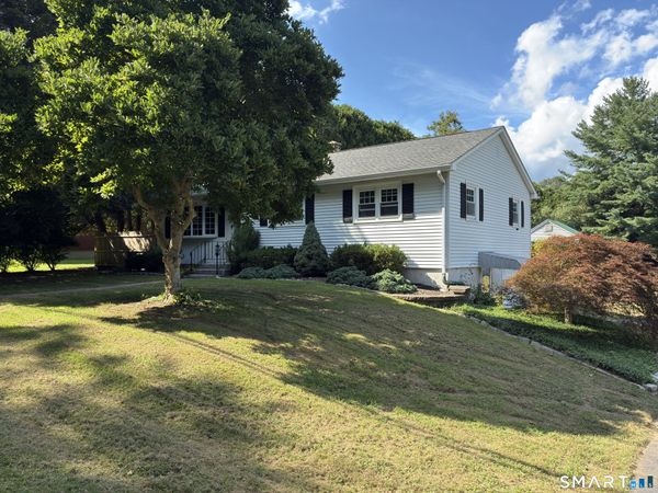 102 Derry Hill, Montville, CT 06382