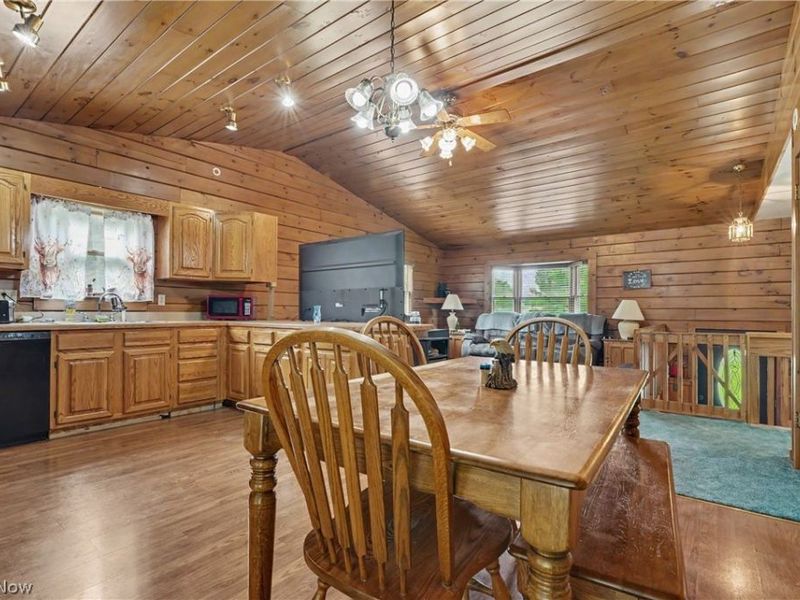 6092 Warren Road, Cortland, OH 44410 Photo 4