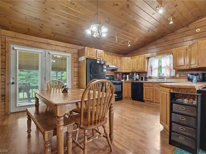 6092 Warren Road, Cortland, OH 44410 Photo 5