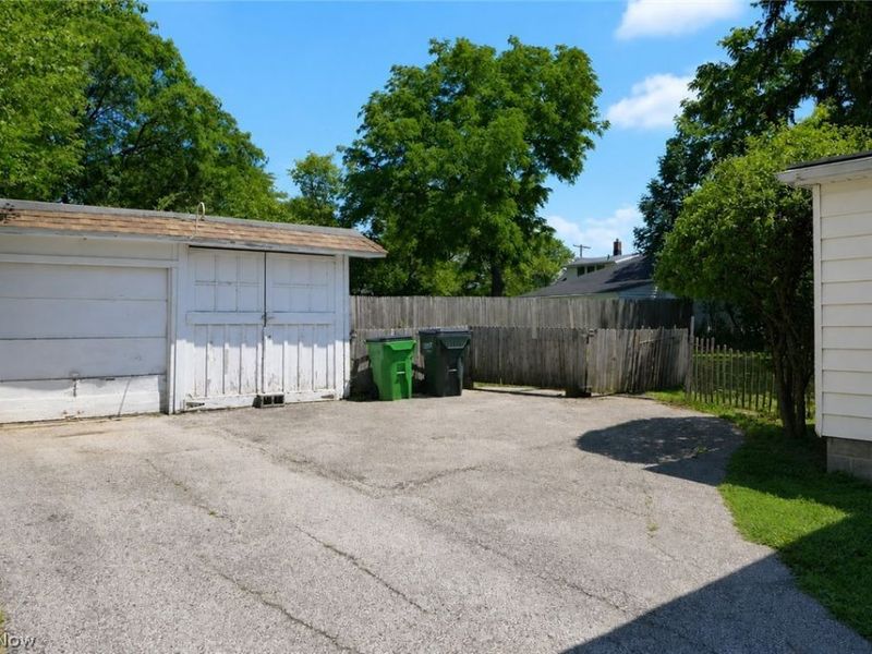 5363 Bartlett Road, Bedford Heights, OH 44146 Photo 32
