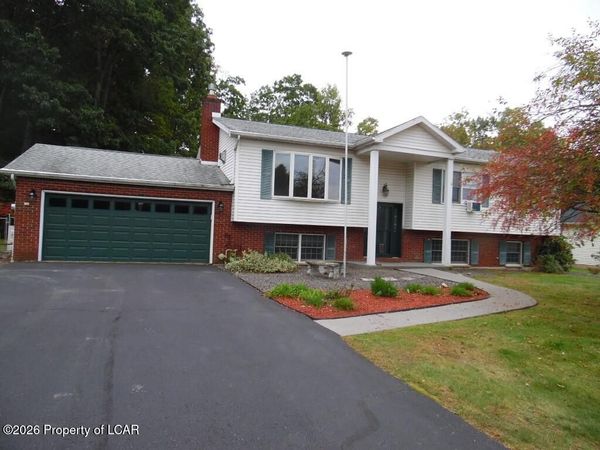 110 Sutherland Drive, Mountain Top, PA 18707