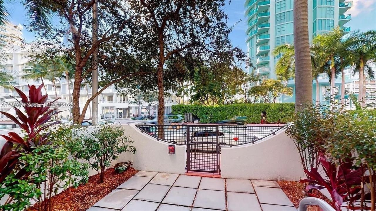 6000 Collins Ave , Unit 124, Miami Beach, FL 33140 Photo