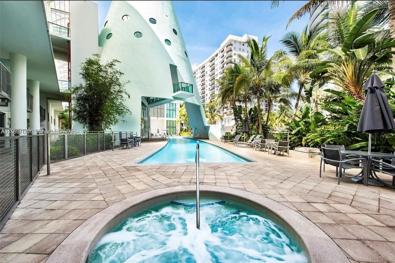 6000 Collins Ave , Unit 124, Miami Beach, FL 33140 Photo