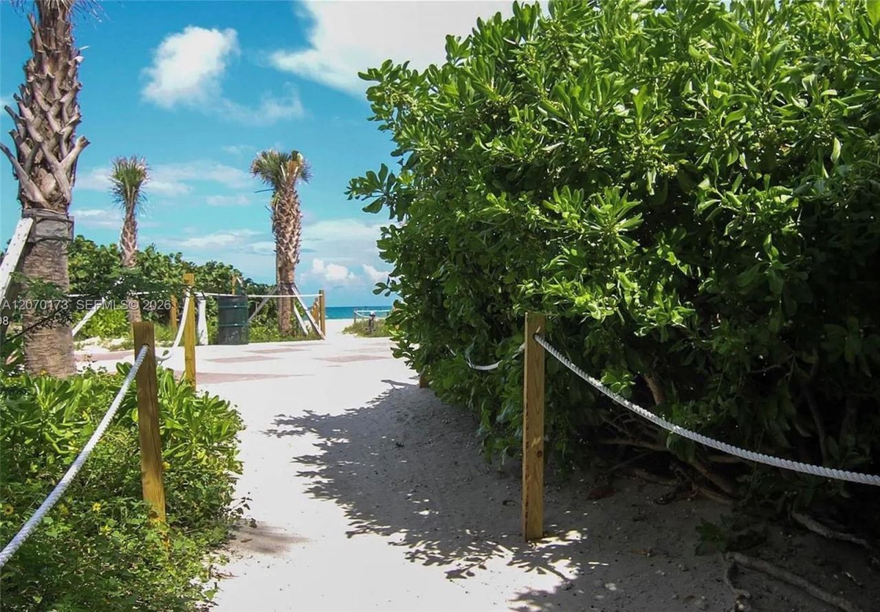 6000 Collins Ave , Unit 124, Miami Beach, FL 33140 Photo