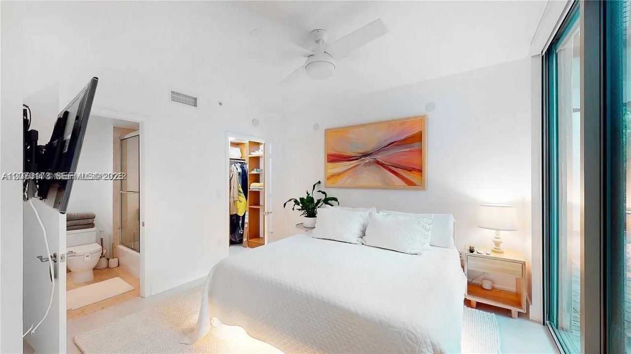 6000 Collins Ave , Unit 124, Miami Beach, FL 33140 Photo