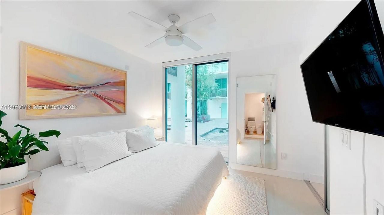 6000 Collins Ave , Unit 124, Miami Beach, FL 33140 Photo
