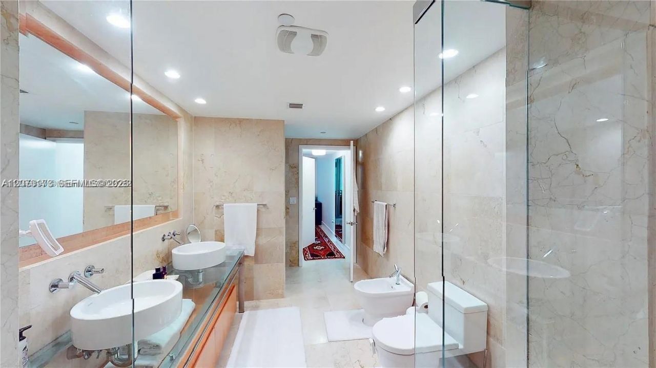 6000 Collins Ave , Unit 124, Miami Beach, FL 33140 Photo