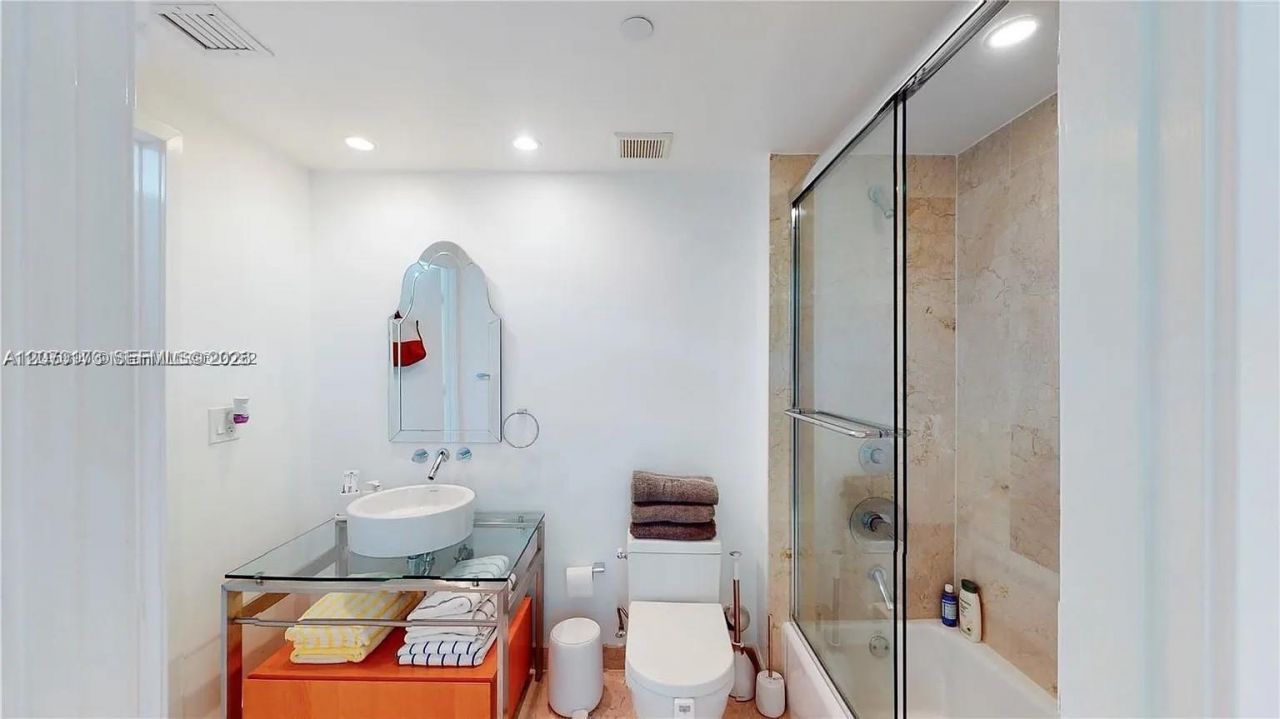 6000 Collins Ave , Unit 124, Miami Beach, FL 33140 Photo